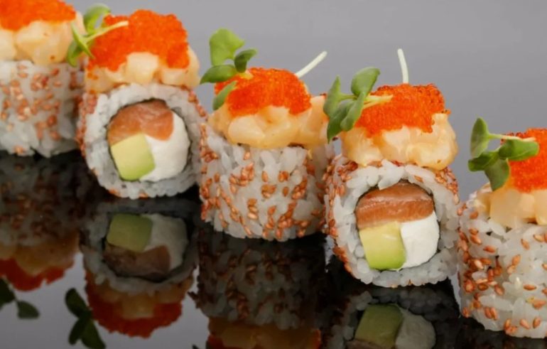 Что выбрать сегодня — классические суши или авторские роллы с необычными начинками